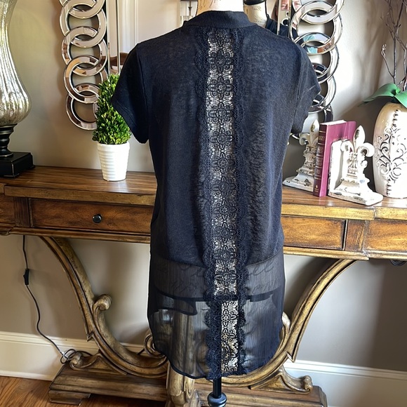 Short sleeve sweater light weight. Great for fall! - Picture 4 of 5